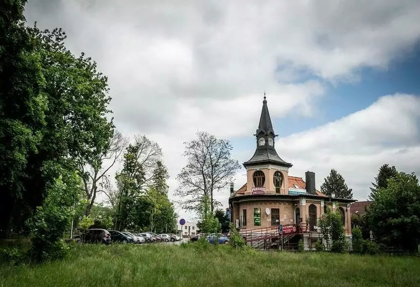 Majatalo Penzion Pri Parku