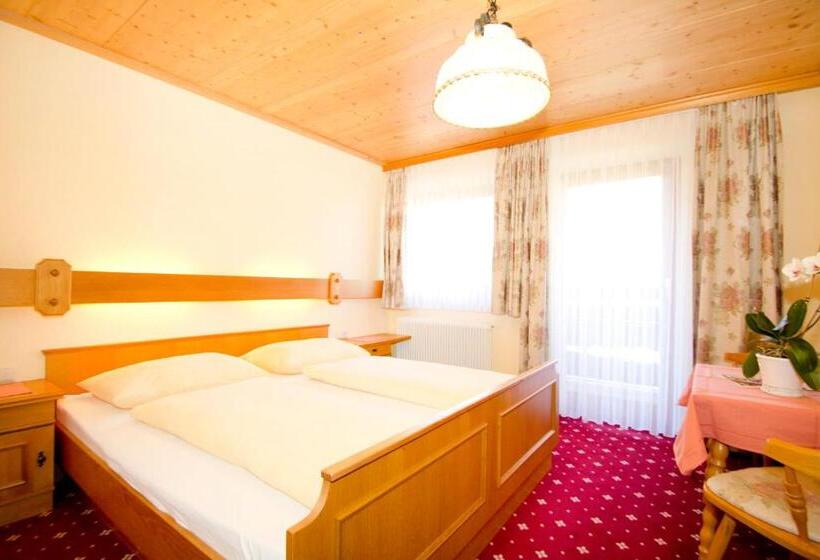 هتل Garni Hochwurzen