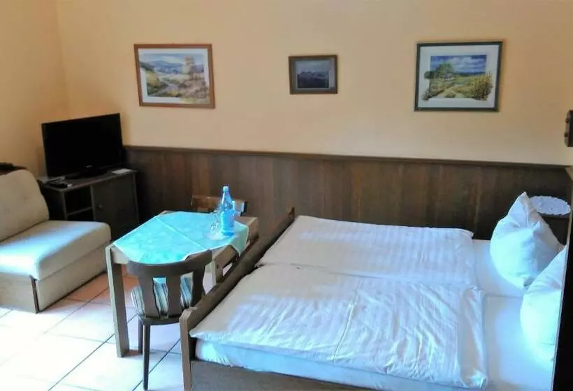 Hotelli Landhaus Im Kühlen Grunde Garni