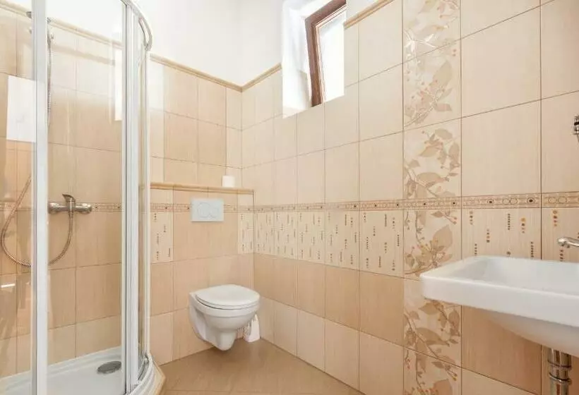 Majatalo Penzion Planiska