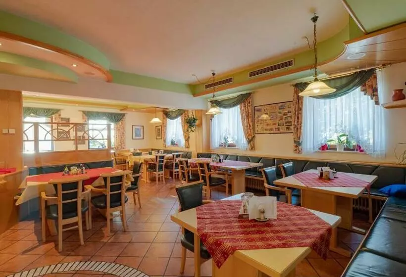 Retkeilymaja Dorf Zimmer Mirth