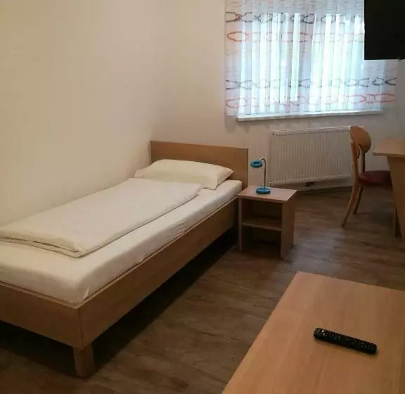 Retkeilymaja Dorf Zimmer Mirth