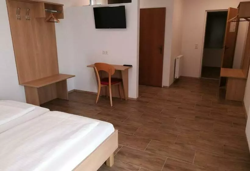 Retkeilymaja Dorf Zimmer Mirth