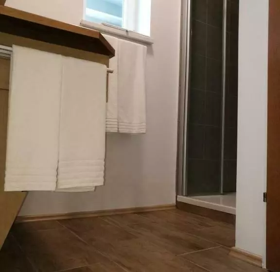 Retkeilymaja Dorf Zimmer Mirth