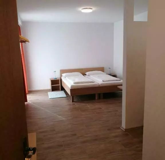 Retkeilymaja Dorf Zimmer Mirth