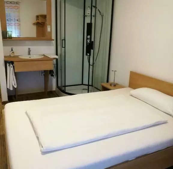 Retkeilymaja Dorf Zimmer Mirth