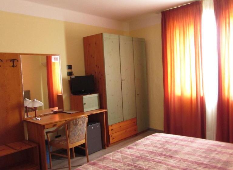 Отель Alpi Del Mare