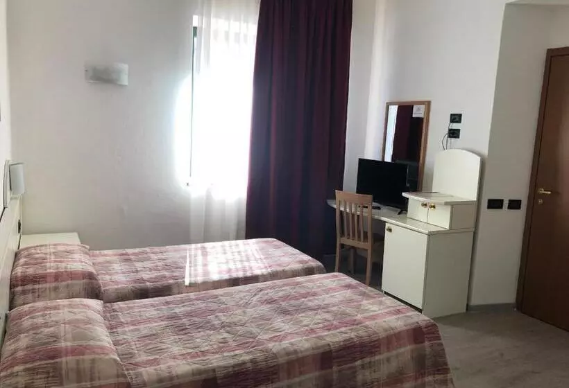 ホテル Alpi Del Mare