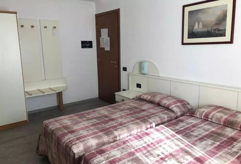 ホテル Alpi Del Mare