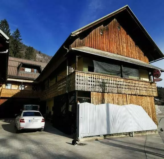 Hotelli Slovenian Traditional Guest House
