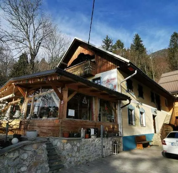 Hotelli Slovenian Traditional Guest House