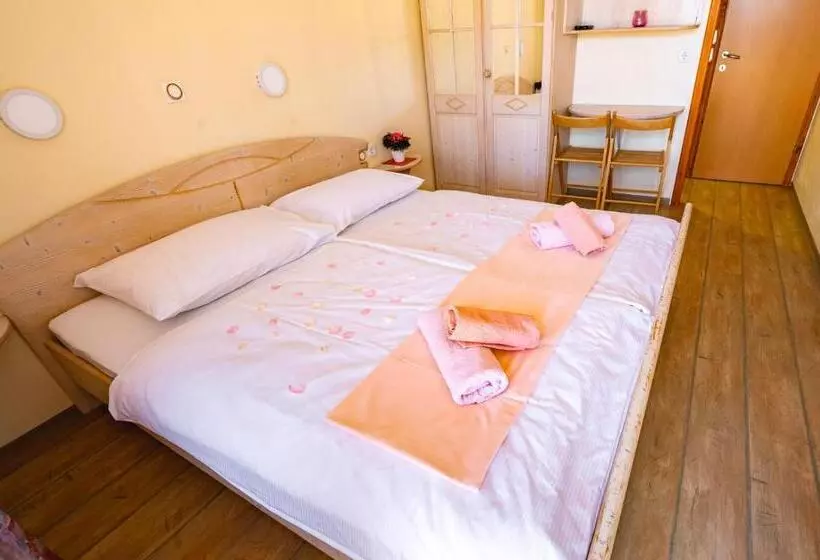 Hotelli Slovenian Traditional Guest House