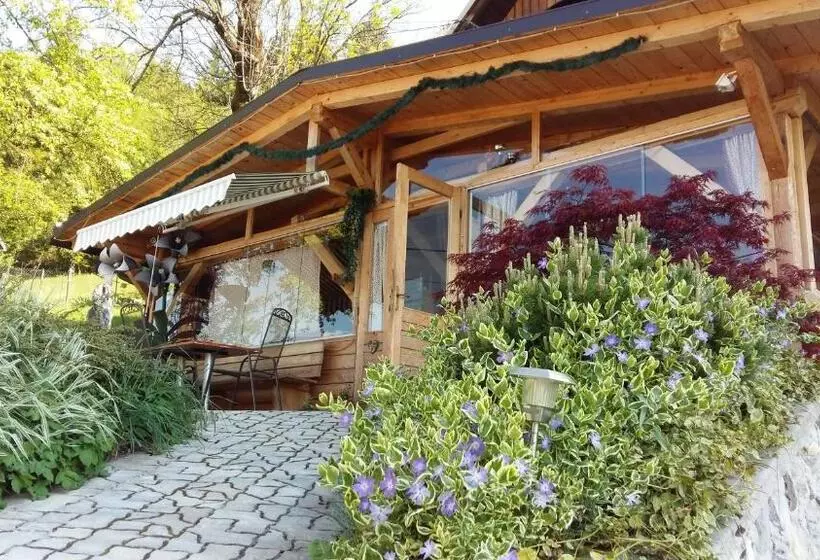 Hotelli Slovenian Traditional Guest House