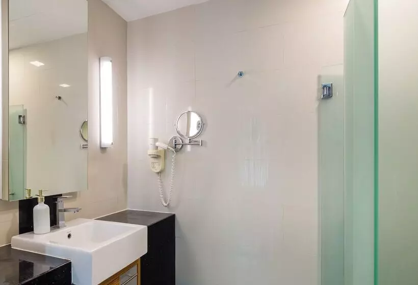 Dua Sentral Kuala Lumpur, Roam