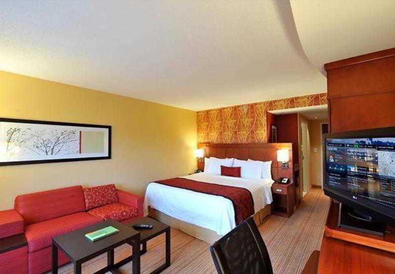 Отель Courtyard Atlanta Mcdonough