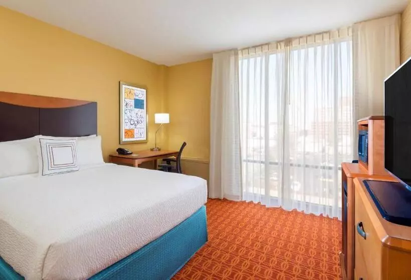هتل Fairfield Inn & Suites Louisville Downtown