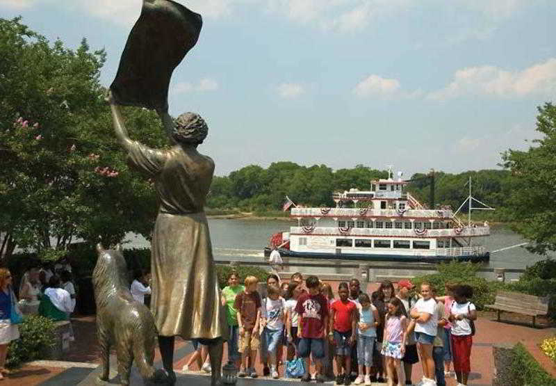 فندق Fairfield Inn & Suites Savannah Airport