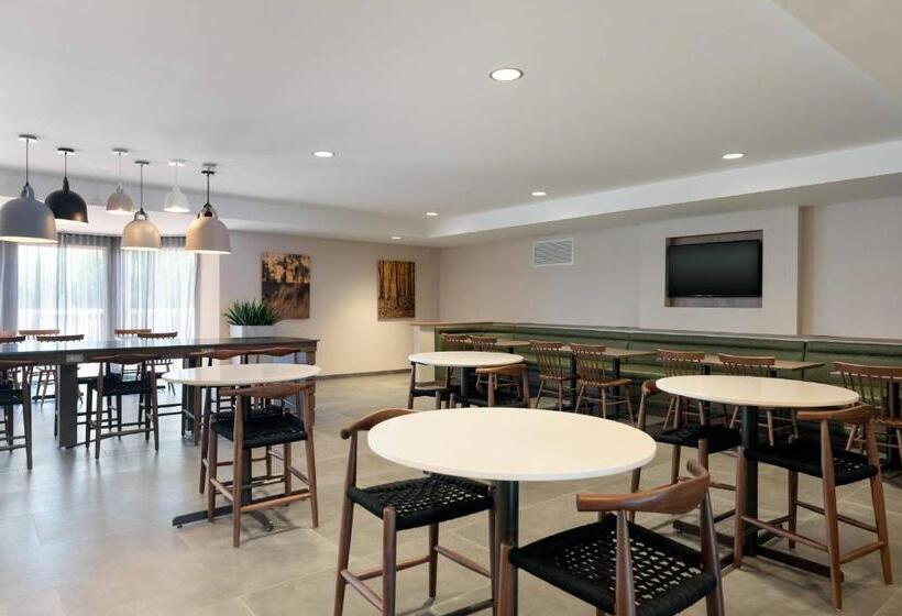 فندق Fairfield Inn & Suites Savannah Airport