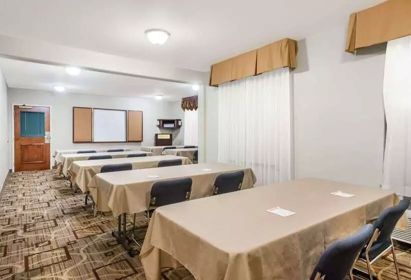 فندق Hawthorn Extended Stay By Wyndham Seville