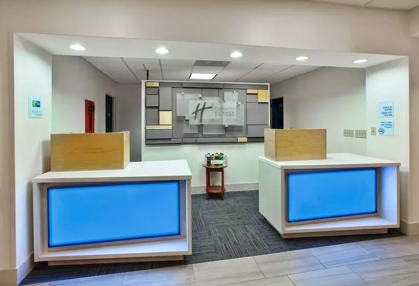 Holiday Inn Express Hotel & Suites Manchester Conference Center, An Ihg