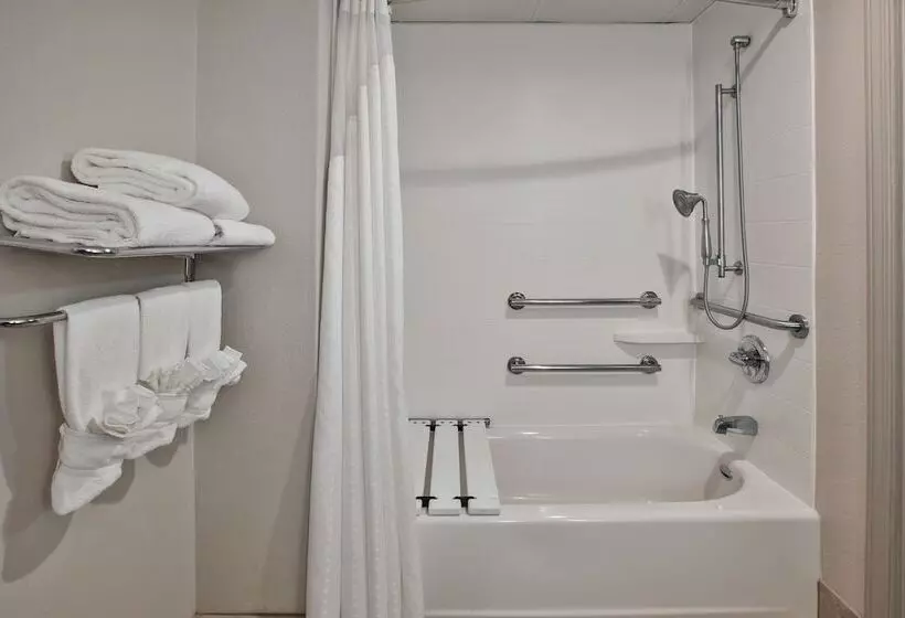 Holiday Inn Express Hotel & Suites Manchester Conference Center, An Ihg