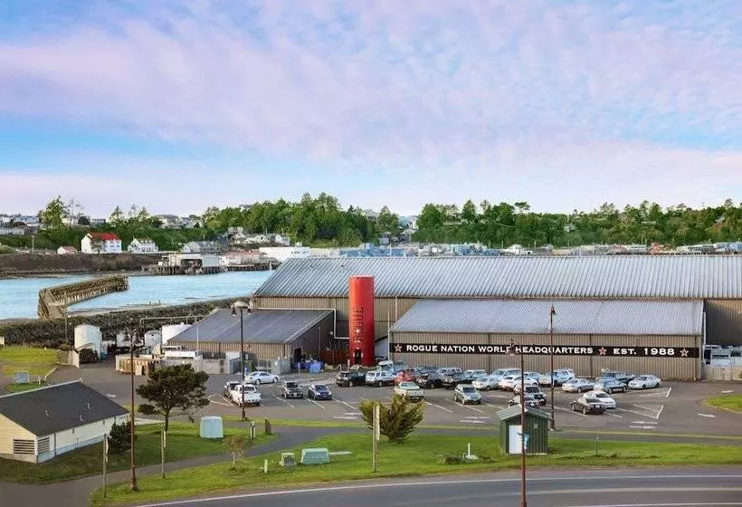 Отель Holiday Inn Express Newport, An Ihg