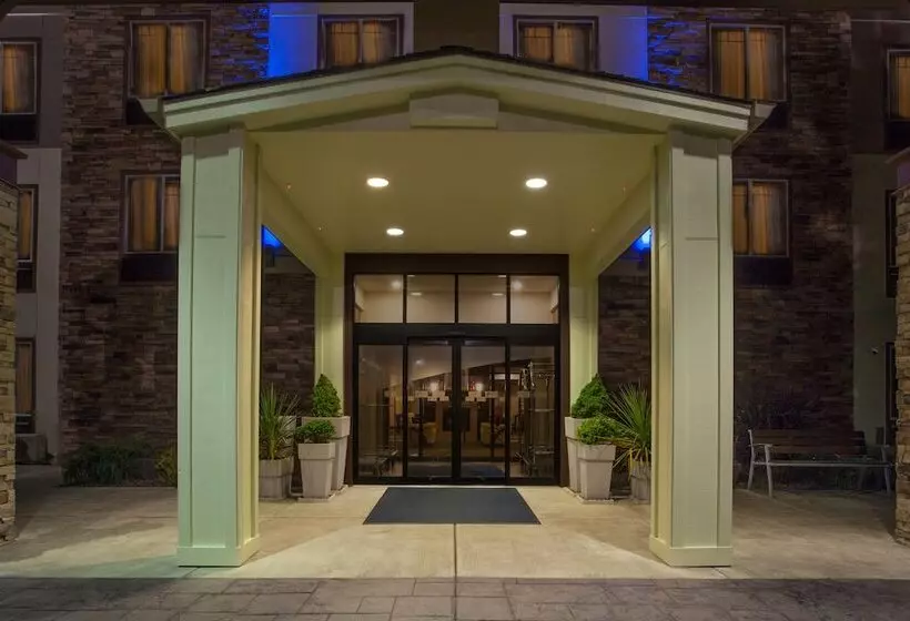 Отель Holiday Inn Express Newport, An Ihg