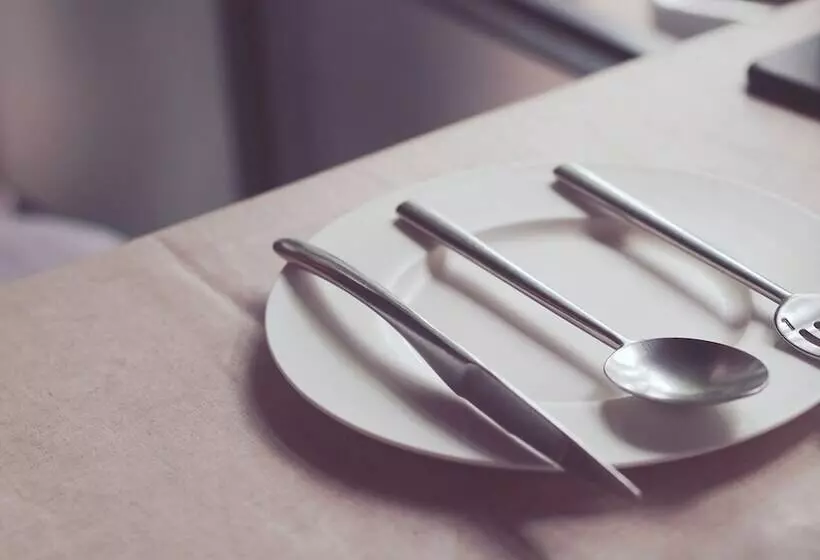 Отель Holiday Inn Express Newport, An Ihg