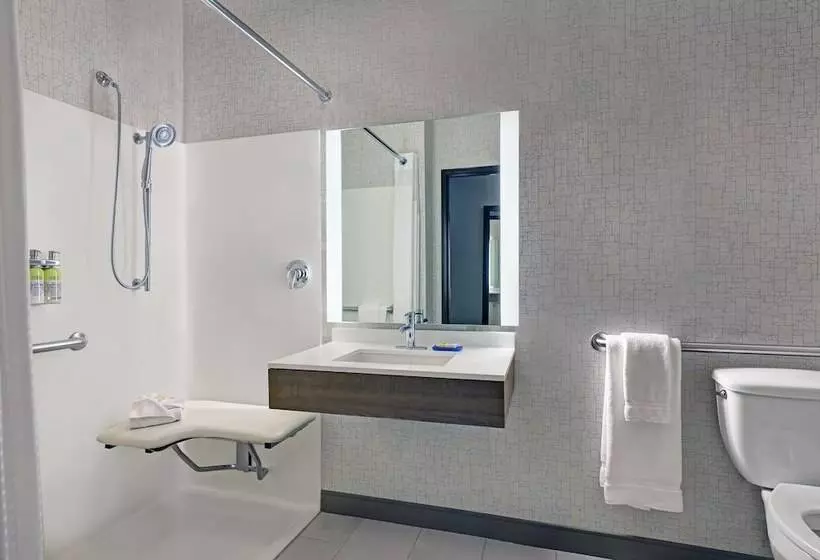 Отель Holiday Inn Express Newport, An Ihg