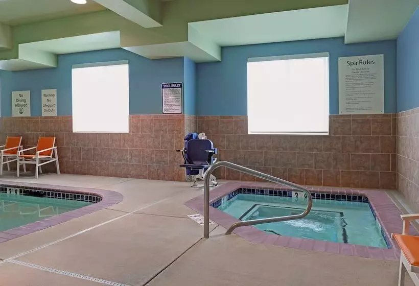 Отель Holiday Inn Express Newport, An Ihg