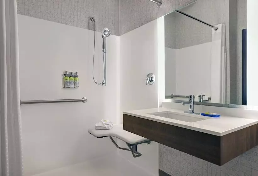 Отель Holiday Inn Express Newport, An Ihg