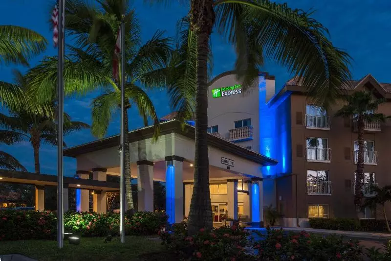 酒店 Holiday Inn Express & Suites Naples Downtown   5th Avenue, An Ihg