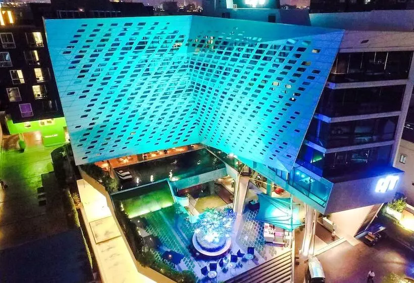 בית מלון כפרי Lit Bangkok