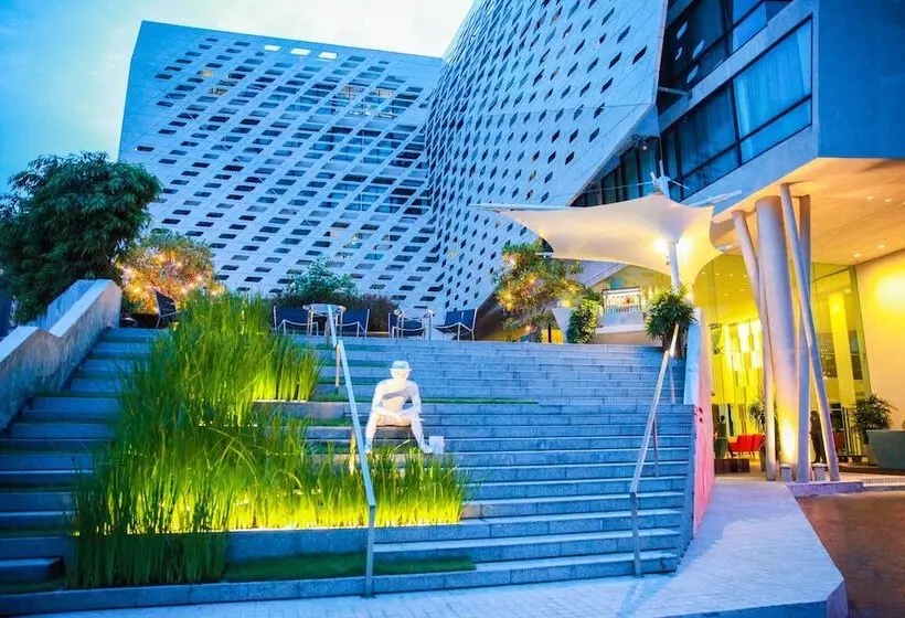 בית מלון כפרי Lit Bangkok