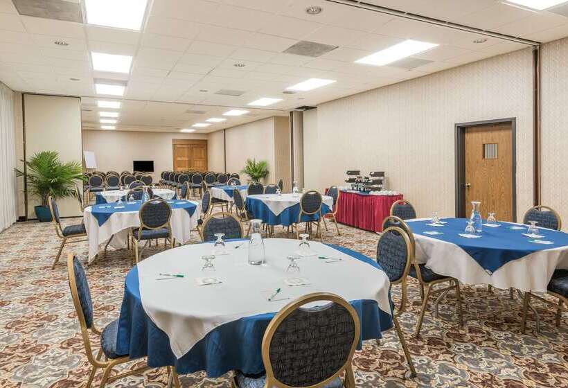 فندق Wyndham Garden Williamsburg Busch Gardens Area