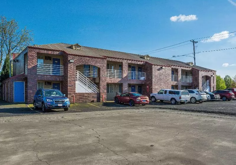 Motel 6 Canby, Or