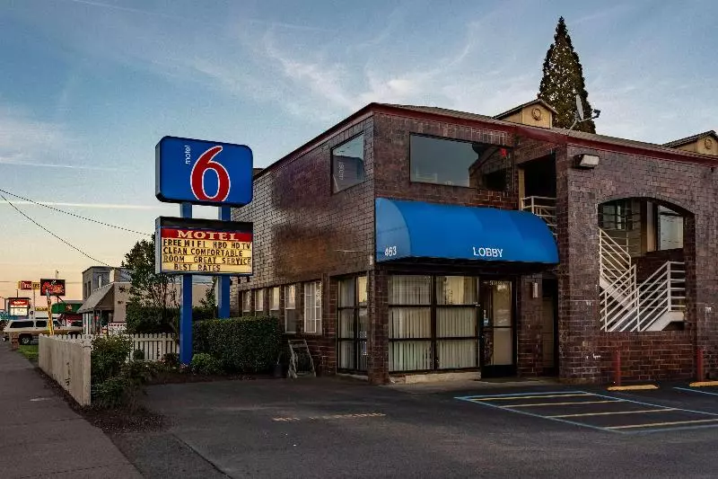 Motel 6 Canby, Or