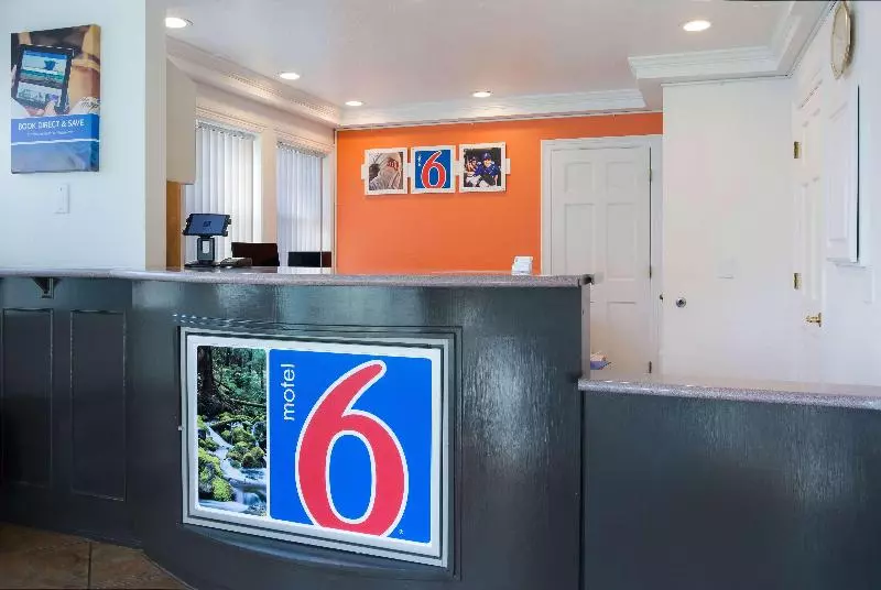 Motel 6 Canby, Or
