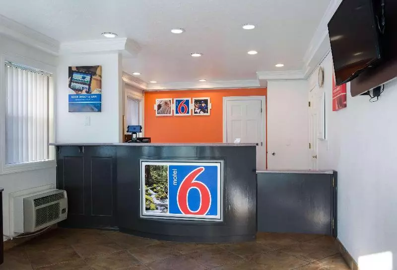 Motel 6 Canby, Or