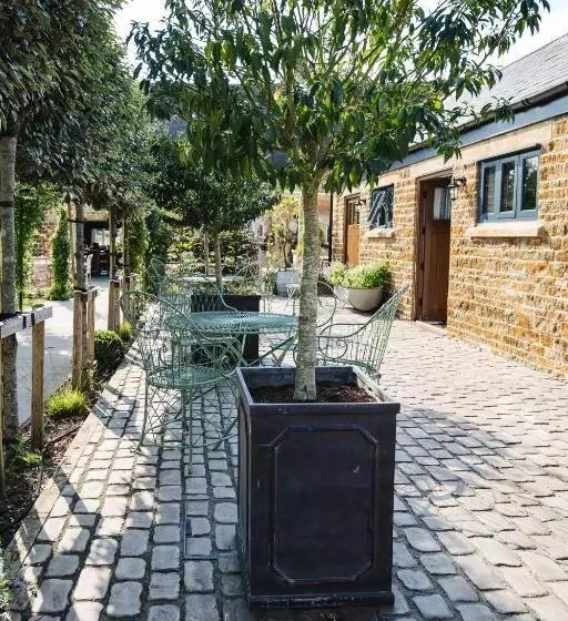 Hotelli The George Inn