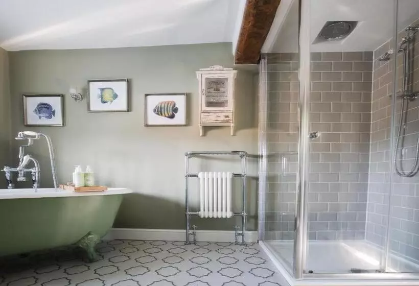 Hotelli The George Inn