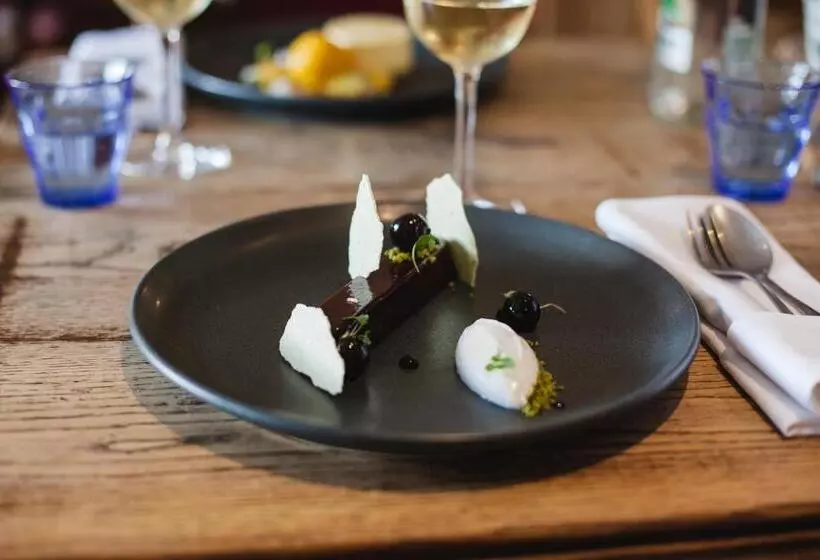 Hotelli The George Inn