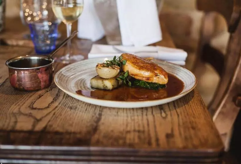 Hotelli The George Inn