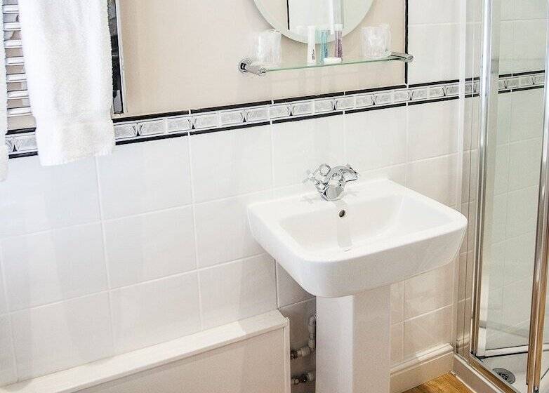 בית מלון כפרי Claverton