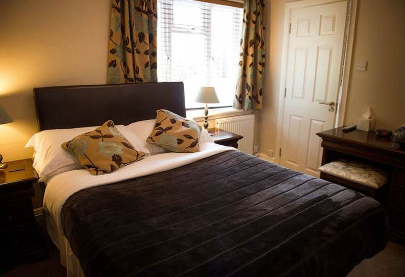 בית מלון כפרי Claverton