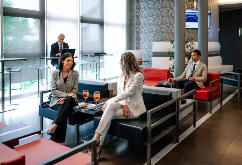 هتل Cosmopolitan Bologna