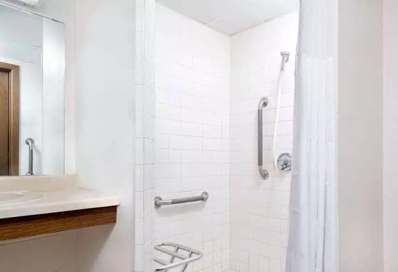 Отель Days Inn By Wyndham St Cloud