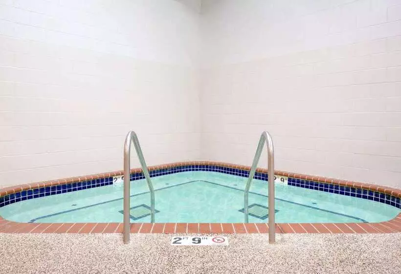 Отель Days Inn By Wyndham St Cloud