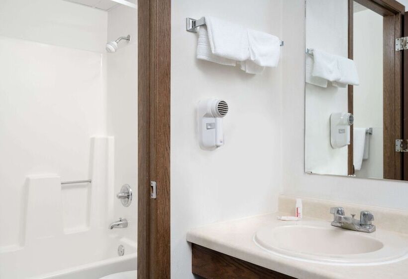 فندق Days Inn By Wyndham St Cloud