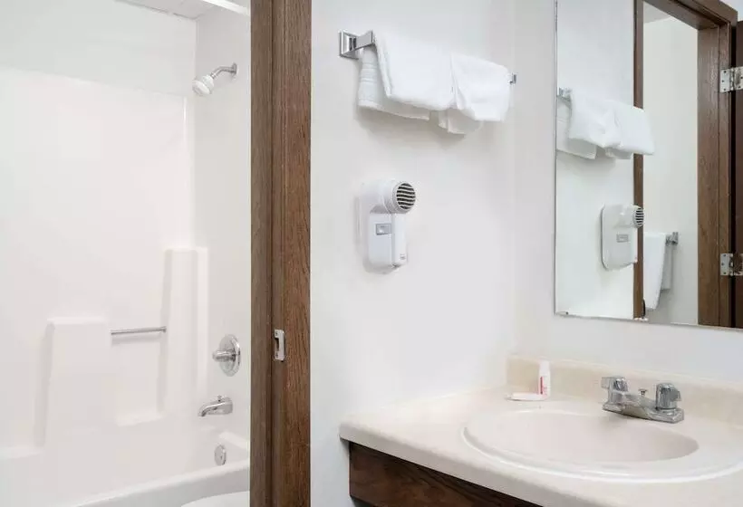 Отель Days Inn By Wyndham St Cloud